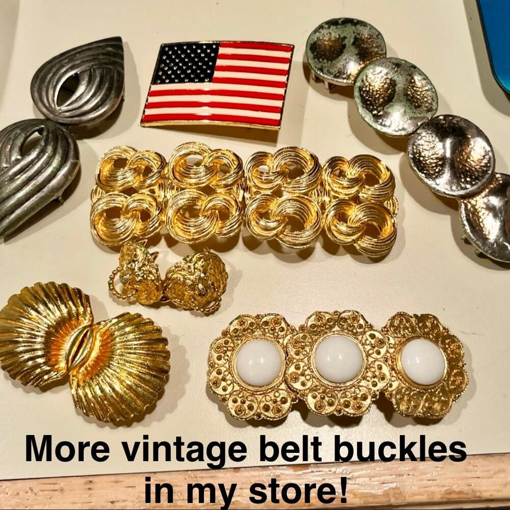 Vintage 1974 Gold Tone Lion Head Ring Belt Buckles - Picture 9 of 9